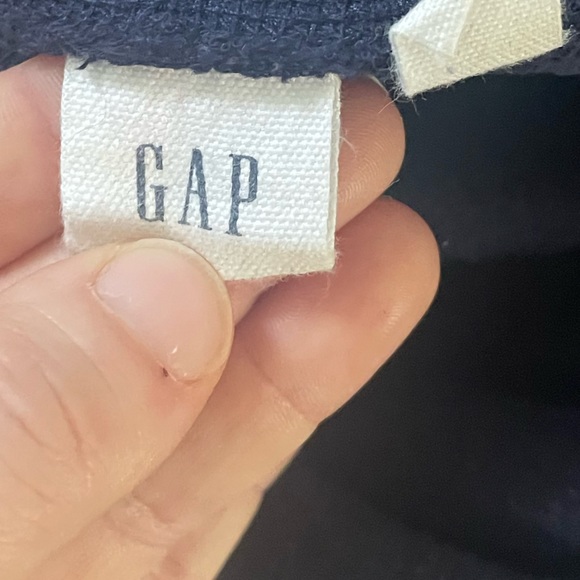 Gap tunic length, cowl neck sweater, with front pockets size large - Picture 3 of 3